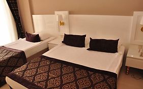 Serenis Hotel